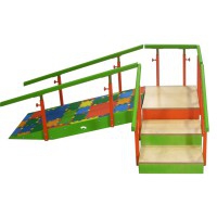 Escalera infantil con rampa: Tres escalones con pasamanos regulables